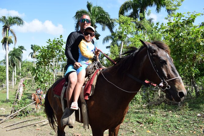 5 tours in 1 (Eco Farm/Horseback/City Tour/Buggy/Zipline) - Anamuya eco-farm stop: coffee and cocoa that you can actually picture