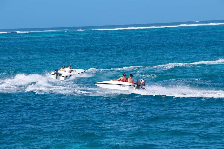 Bávaro: Speed Boat and Snorkeling Trip - Language and on-the-water clarity