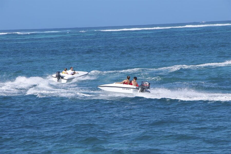 Bávaro: Speed Boat and Snorkeling Trip - Guide and group size: what small groups change for you