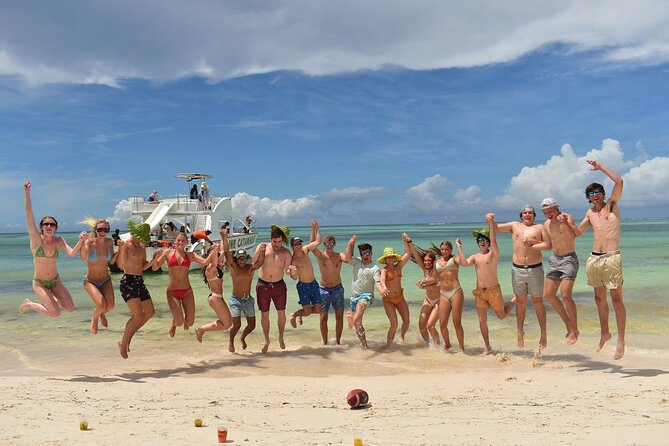 Boots and Booze in Punta Cana, A COUNTRY Party Boat Cruise - Drinks and snacks: how the onboard party really works
