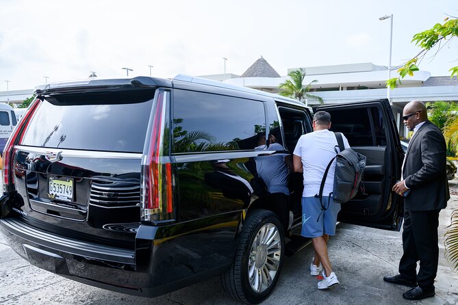 Cadillac Escalade Platinum, Punta Cana airport to Bavero & punta Cana - Meeting Your Driver at Punta Cana: Fast, Clear, and Less Stress