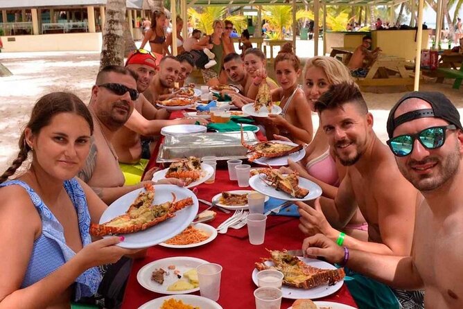 Caribbean Paradise Exclusive Day Trip to Isla Saona - Lunch on board: Dominican comfort with a vacation soundtrack