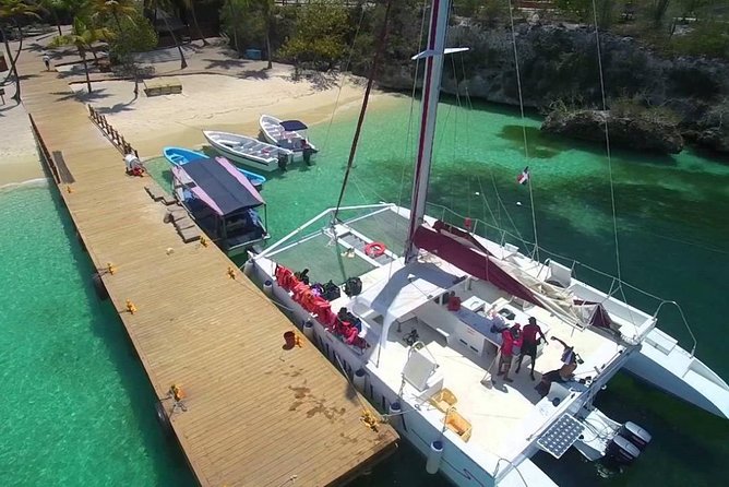 Catalina Island Snorkeling: Explore its Crystal Clear Waters - Isla Catalina: the main snorkeling window plus beach time