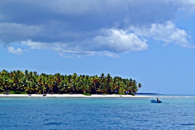 Catalina Island & Snorkling Tour Full Day All Inclusive - After snorkeling: private beach time with drinks and a buffet