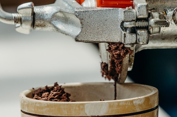 Chocolate Master Class & Taino Concept Store - In the kitchen lab: cacao balls and chocolate bark come to life