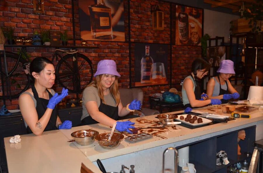 Chocolate Master Class & Taino concept Store - Making your own chocolate bars (and decorating them)