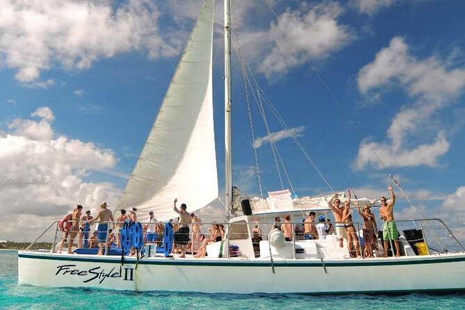 Crucero de Fiesta y Snorkel en Punta Cana - Entering the catamaran day at Punta Cana pace