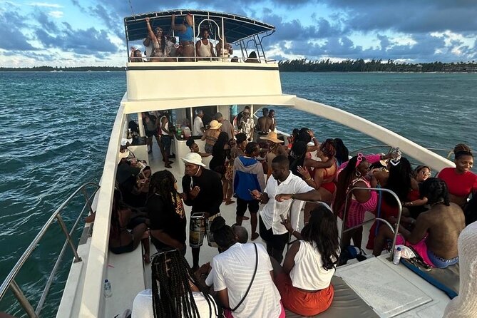 DE Hip Hop Boat Party for Adults and Free Drinks Only - Logistics That Matter: Timing, Vehicle Pickup, and Group Size