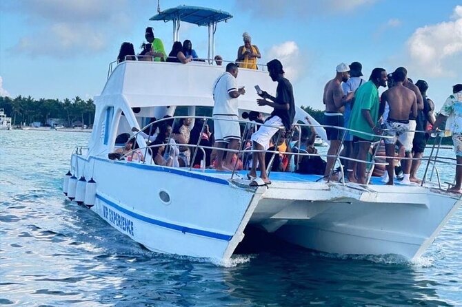 DE Hip Hop Boat Party for Adults and Free Drinks Only - From Bibijagua to El Cortecito Reef: the Route That Keeps It Moving