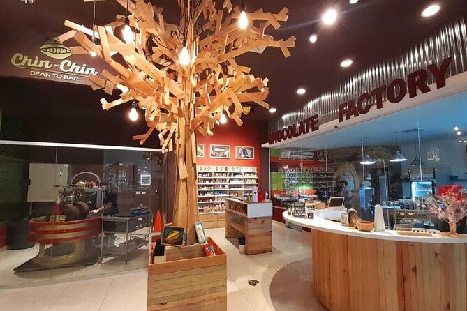 Discover Dominican Treasures: Rum, Cigars, Coffee & Chocolate - Inside the store: your senses do the work