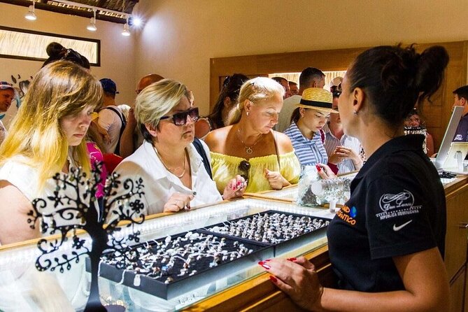Discover Dominican Treasures: Rum, Cigars, Coffee & Chocolate - Cigars, rum, coffee, and chocolate: the island’s four most giftable souvenirs