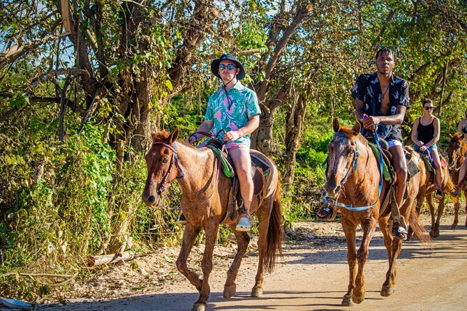 Dominican Countryside Horseback Riding Tour + Beach and Local Culture - The rural structure stop: what homes are made for in heavy rain