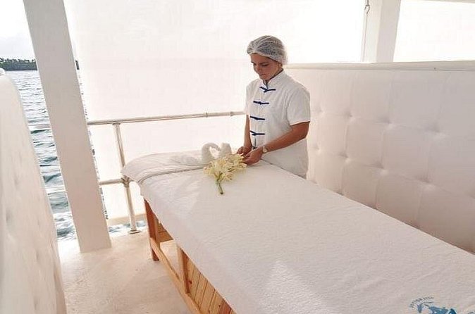 Dr. Fish Ocean Spa including Lunch - Lounge time and floating mattress relaxation at sea