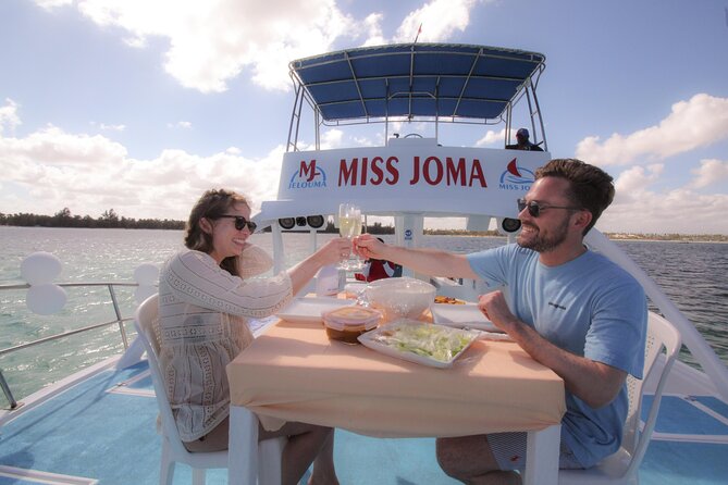Experience for families and friends by private boat with pick-up - Drinks, snacks, and the adults-only alcohol rule