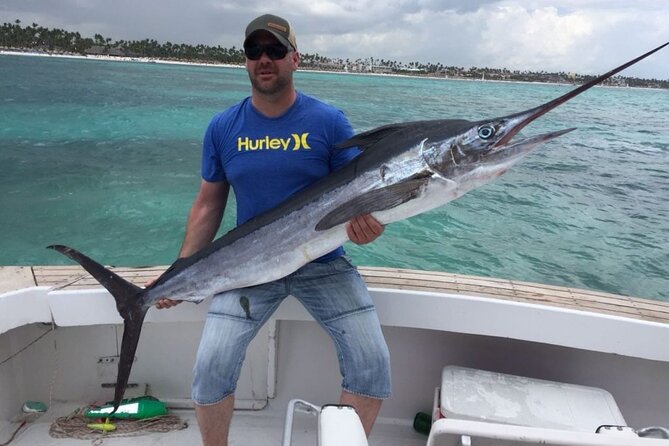 FISHING PRO CHARTERS - Boat Excursion - Divina - Captain and Mate Support: Why Crew Matters Here