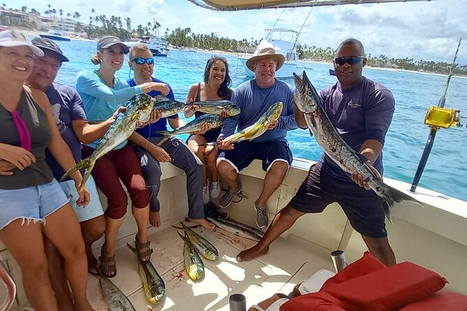 FISHING PRO CHARTERS - Boat Excursion – Mar-Quesa - Mar-Quesa tactics: heavy tackle, trolling, and bait that’s ready to work