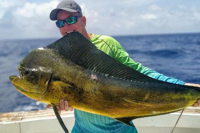 FISHING PRO CHARTERS - Boat Excursion - Sobre Las Olas - Included on the Boat: Gear, Baiting, and Drinks That Actually Help