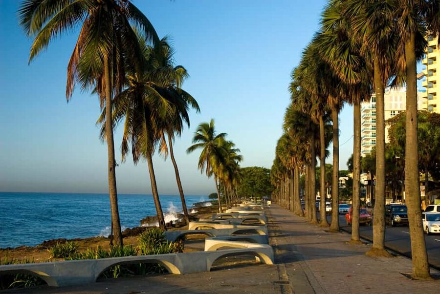 From Punta Cana: Full-Day Santo Domingo City Tour - Modern Santo Domingo: Presidential Palace Photos and Everyday City Life