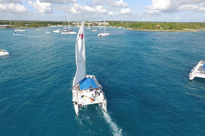 From Punta Cana: Saona Island & Altos de Chavon Day Trip with Lunch and Open Bar - Natural pool, Saona beach, and the photo upsell pressure