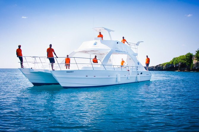 Full-Day Catalina Island Snorkeling Tour from La Romana - Open Bar on the Boat and Beach: Fun Factor With One Catch