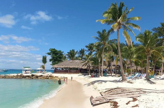 Full Day Private Tour of Bayahibe, Cotubanamá and Saona Island - Saona Island Time: Catuano Beach for Lunch and Relaxing