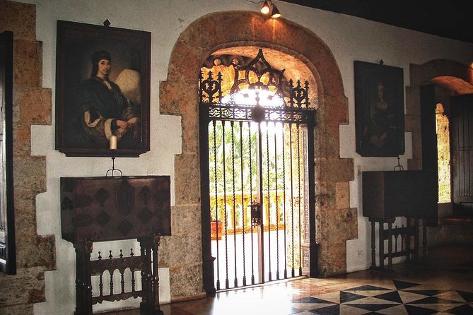 Full-Day Santo Domingo City Tour from Punta Cana - Cathedral of Santa Maria la Menor: calm inside, crowds outside