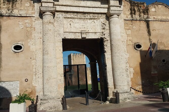 Full Day Santo Domingo Tour - Calle Las Damas and the Malecón: Two Different Ways to See the City