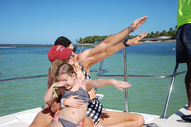 Great Snorkeling Cruise with Sharks & Stingray Encounter and Natural Pool - The catamaran cruise experience: live music, drinks, and onboard hosting