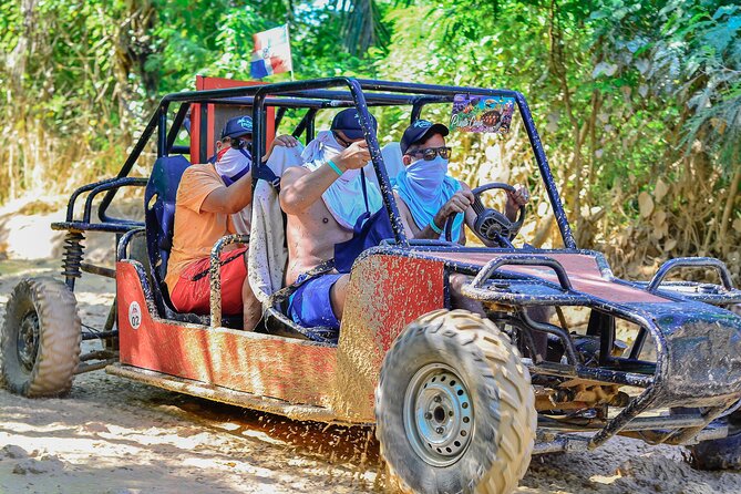 Grupo Pequeño en Buggy’s o ATV por el lodo en Punta Cana - Hoyo Claro Cave Swim and the Cold Beer Option