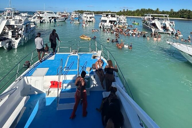Hip Hop Beat and Live Dj Adults Only Party Boat and Free drinks - Natural pool swim stop: the photo moment and the relaxing break