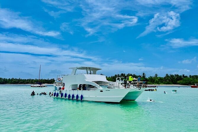 Hip-Hop Party Boat with Dj Live Adults Only and Unlimited Drinks - Natural Pool Swim: Shallow, Photo-Friendly, and Easy to Enjoy