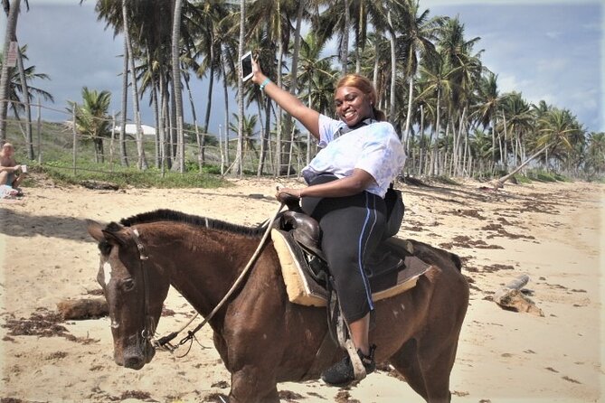 Horseback Riding at Macao Beach - Photography on horseback: what to do for the best shots