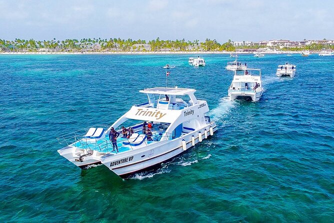 Infinity party boat in Punta Cana - Open Bar and Music: The Party Part (Without Losing Control)