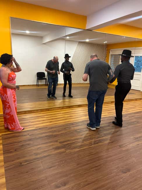 Learn to dance Bachata like a pro in Punta Cana - How the 1-hour lesson works, step by step