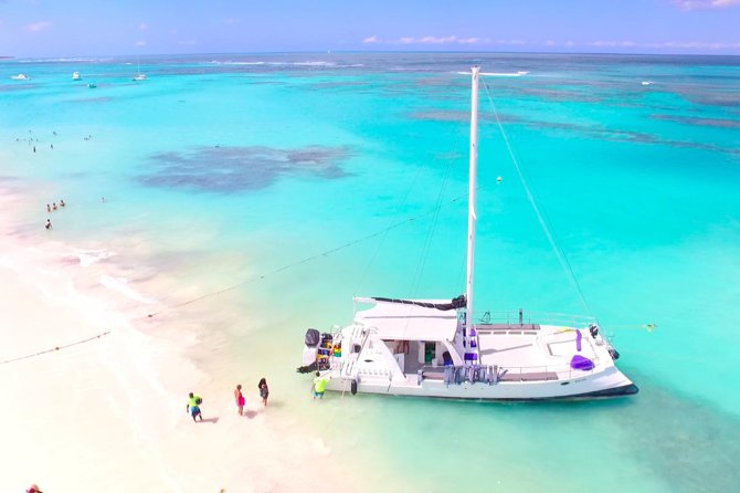 PACKAGE DEAL Catamaran- Snorkeling - Hooka Diving - Parasailing - Parasailing above Bávaro: the moment most people remember