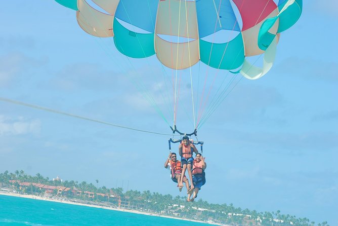 Parasailing Punta Cana - Open-Air Excitement vs. Comfort: How to Enjoy It More