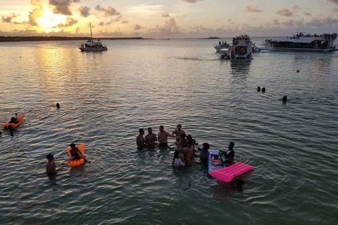 Party Boat - Booze Cruise Punta Cana - Boat Size, Group Feel, and Why 60 Matters