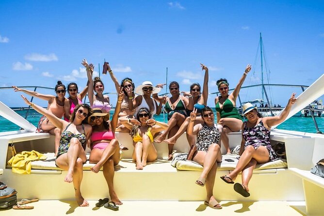 Party boat in Catamaran with Open Bar adults only - Adult-only party catamaran: the vibe and what you’re paying for