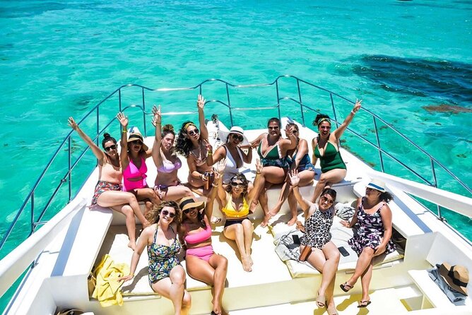 Party boat in Catamaran with Open Bar adults only - The natural pool stop: why this is the main event