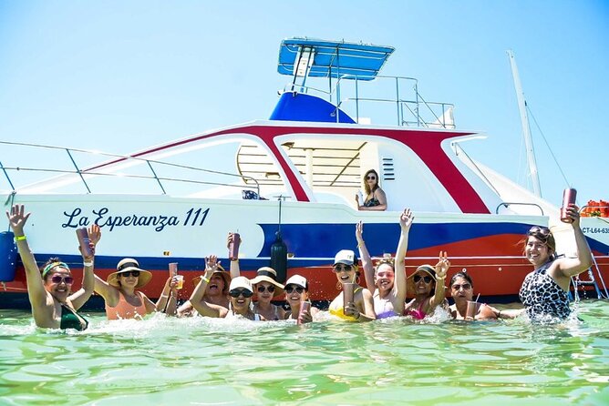 Party boat in Catamaran with Open Bar adults only - Open bar, snacks, and music: what’s actually on board