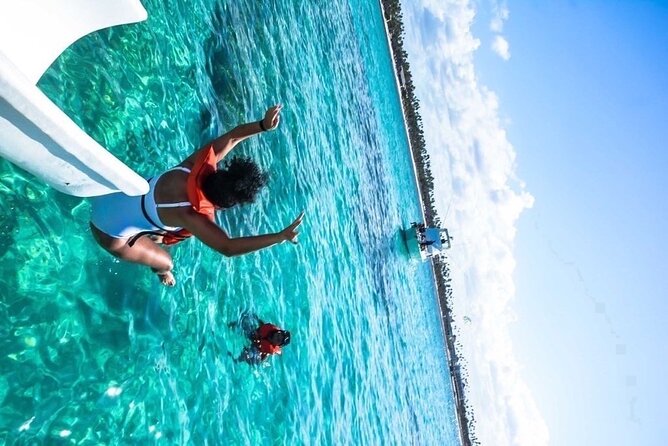 Party boat in Catamaran with Open Bar adults only - Coastal cruising stretches: what the boat time feels like