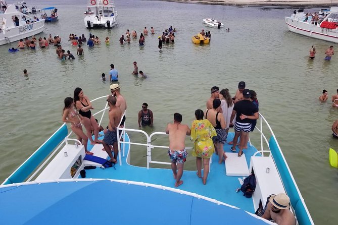 Party Boat in Punta Cana - Booze Cruse - Food and photo pressure: where people feel let down