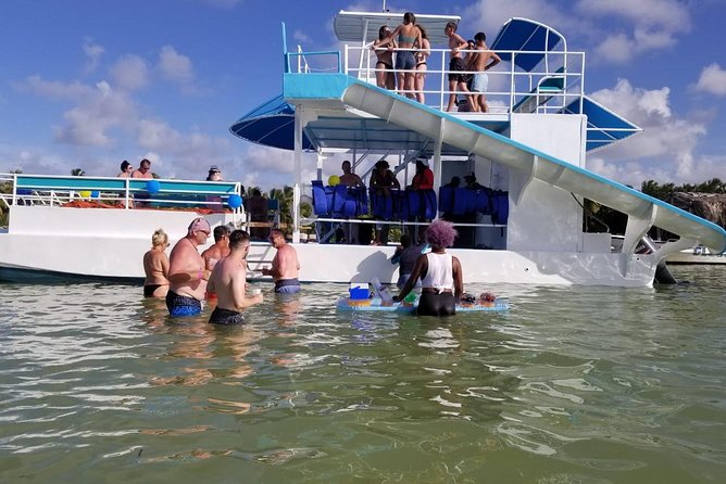 PARTY BOAT Punta Cana - Bávaro beach stops: the chance to cool off and actually relax