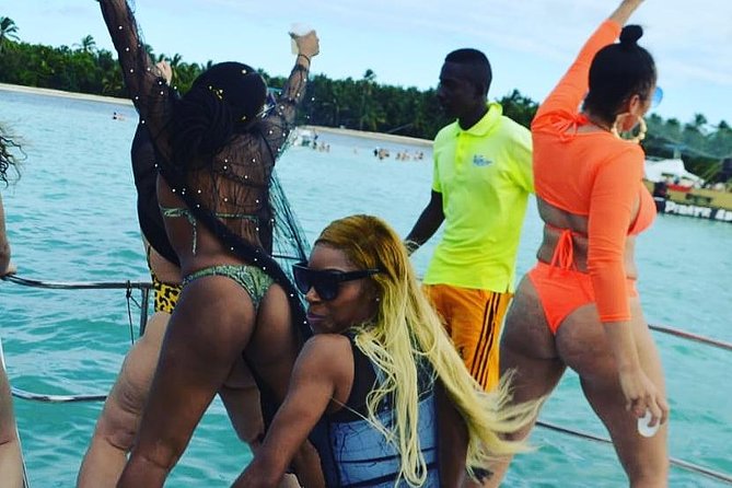 Private Adult Only Hip Hop Party Boat with Live DJ - What the Staff Gets Right (Based on the Praise)