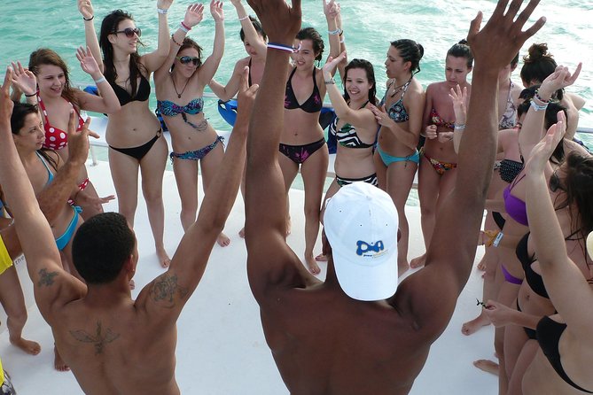 Private Catamaran Snorkeling Family Adventure - Price and value: $900 per group (up to 10) and what you’re really paying for