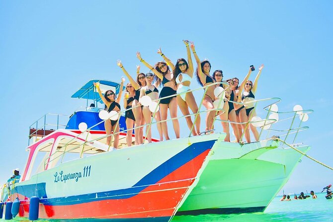 Private Catamaran wonderful Snorqueling slide & entartaiment team - Entertainment Team and Photo Sales: How to Get the Best Version