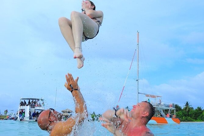 Private Cruise with BBQ - Slide And Open Bar - Lunch, Snacks, and Drinks: The BBQ Cruise Feeling (Without the Guesswork)