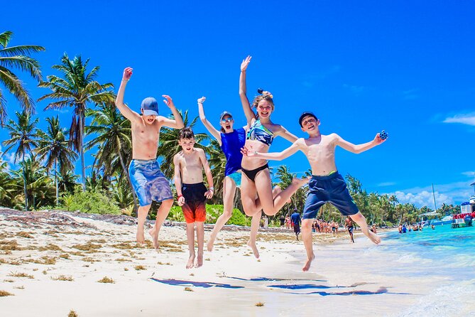 Private Exclusive Saona Island Tours - Lunch on Saona: Traditional Dominican Buffet Meets Real-Time Fuel