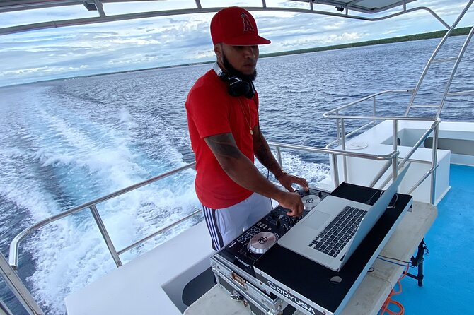 Private Full Day Charter to Saona Island from Punta Cana - Peñon Reef: sea turtle and stingray spotting chances