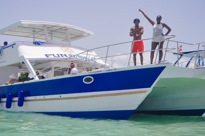 Private Luxury Charter Punta Cana Bavaro - Snacks, drinks, and the onboard vibe that keeps the day moving